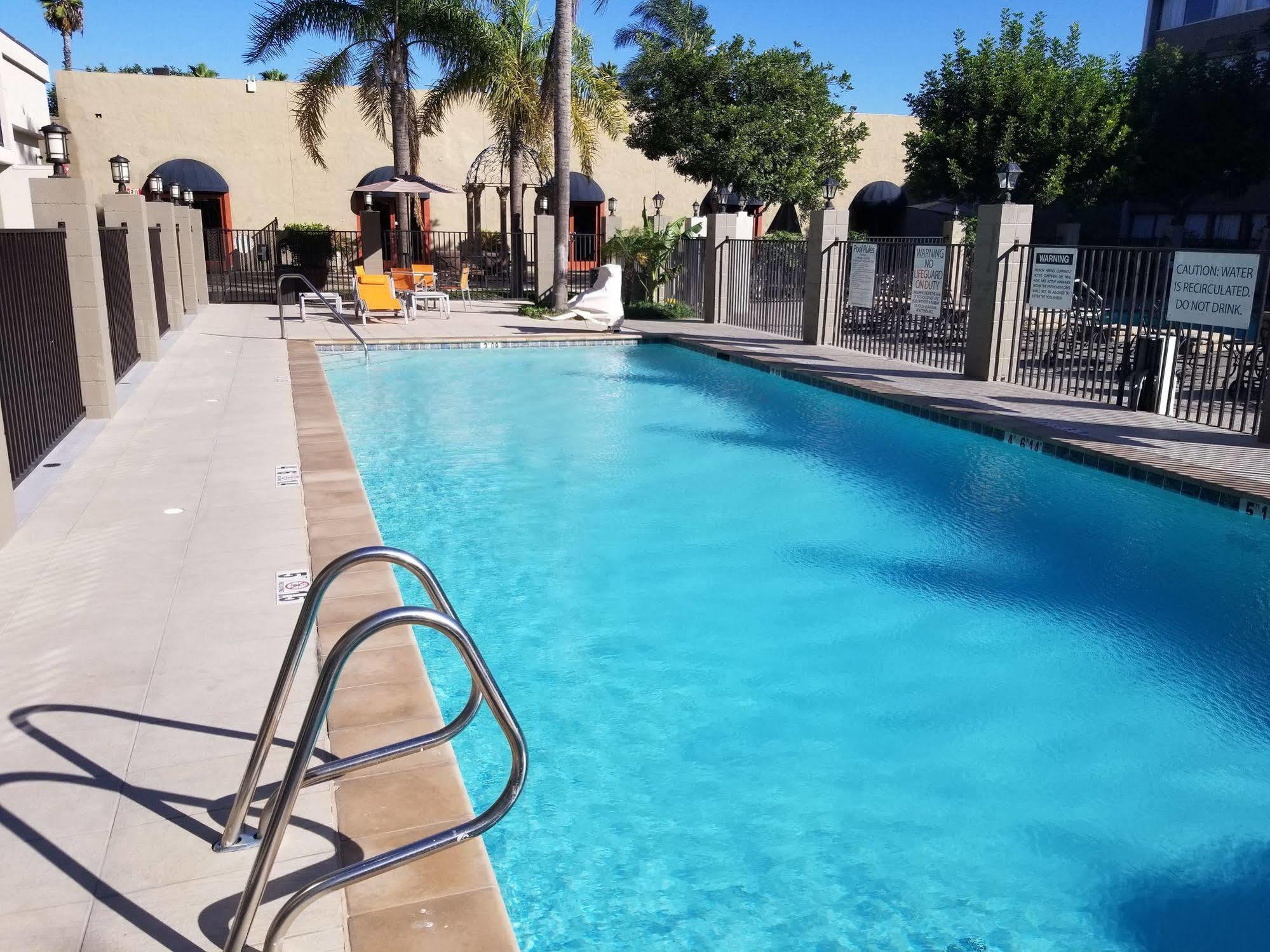 Holiday Inn Express Fullerton-Anaheim By Ihg מראה חיצוני תמונה